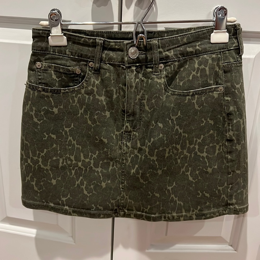 American eagle green snakeskin skirt